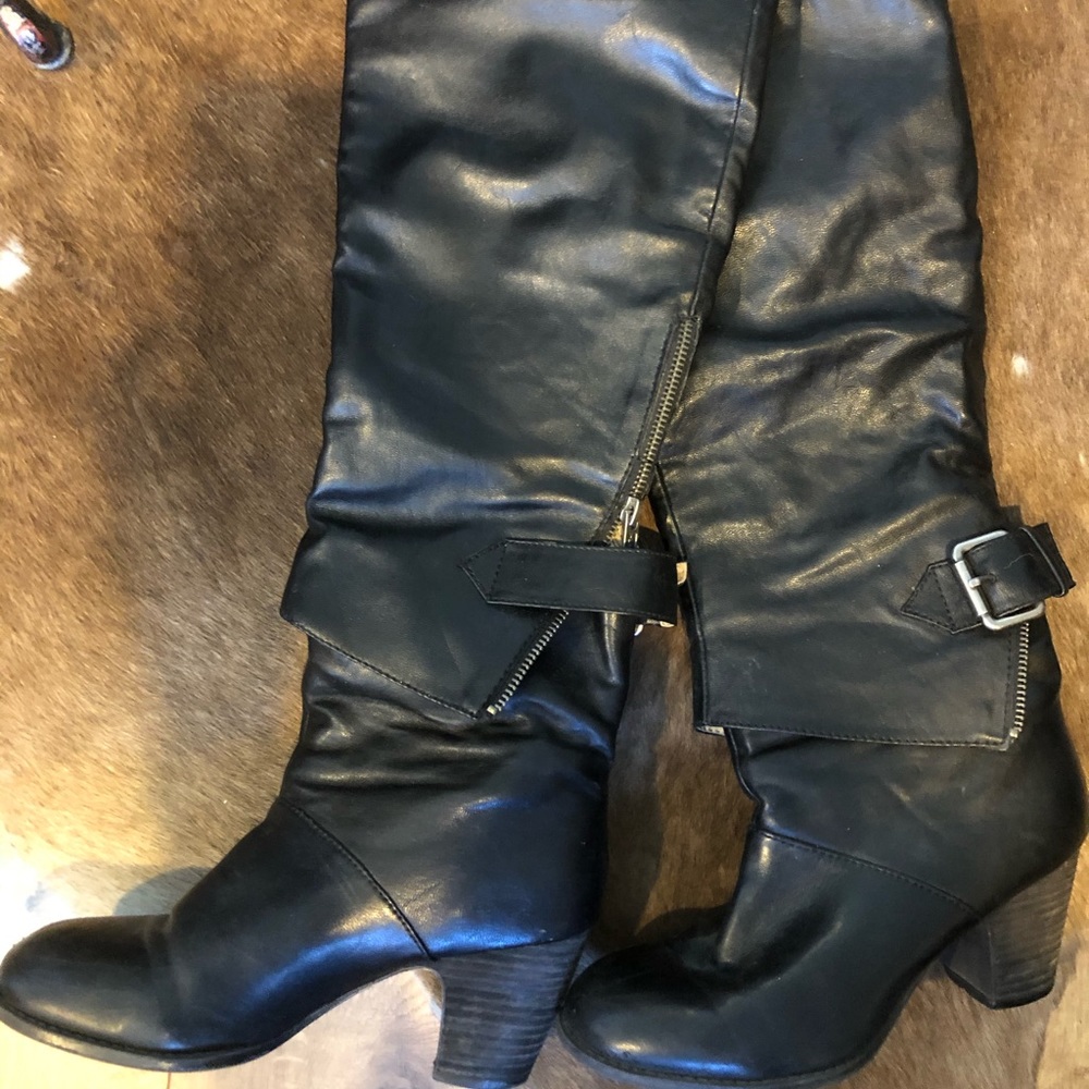 Black healed boots